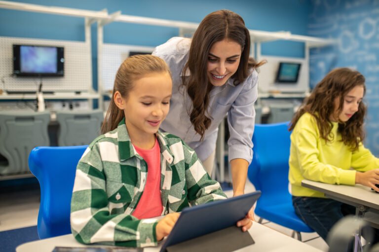 The Role of Technology in Modern Education: Transforming the Way We Learn