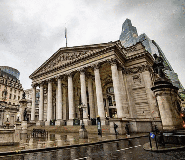 Bank of England building in London ahead of interest rate decision